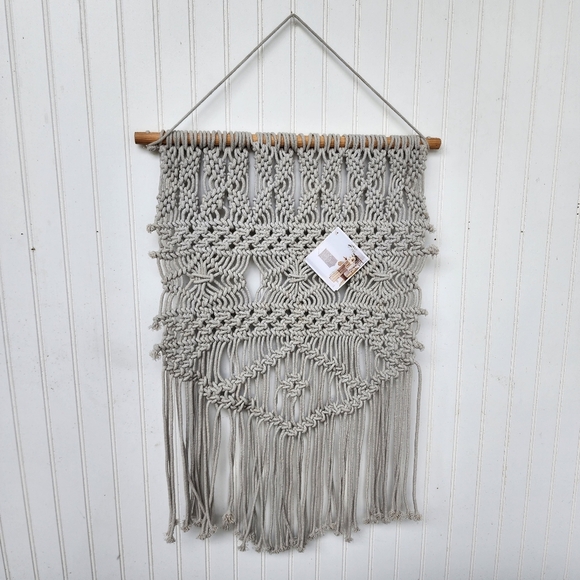NWT Macrame Wall Hanging Boho Decor Wood Dowel Rod Knots 70's Hippie 17"×36" - Picture 1 of 10